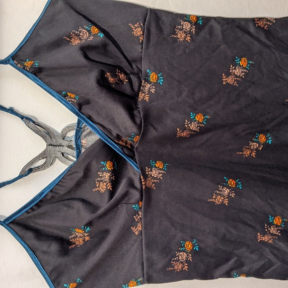 Cute vintage upcycled black floral Cami with butterfly back - Picture 8 of 10